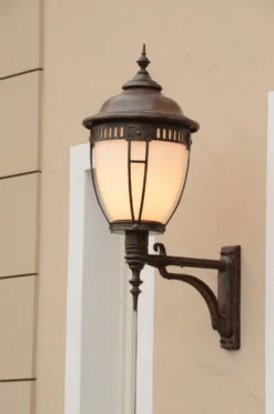 Applique D'extérieur Sur Bras Portant En Fer Forgé