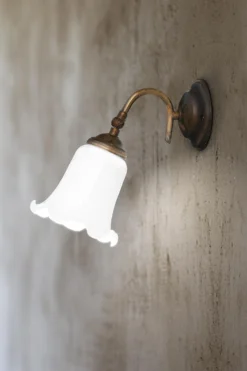 Applique Murale En Tulipe Verre Opale Et Laiton Patiné