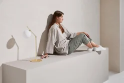 Endo Lampe De Table Rétro Avec Diffuseur Boule De Verre Opale -Magasin D'Éclairage Domestique design marbre laiton ceramique 21110033 2R