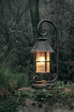 Lampe D'extérieur En Lanterne Suspendue Toit En Cône Riveté